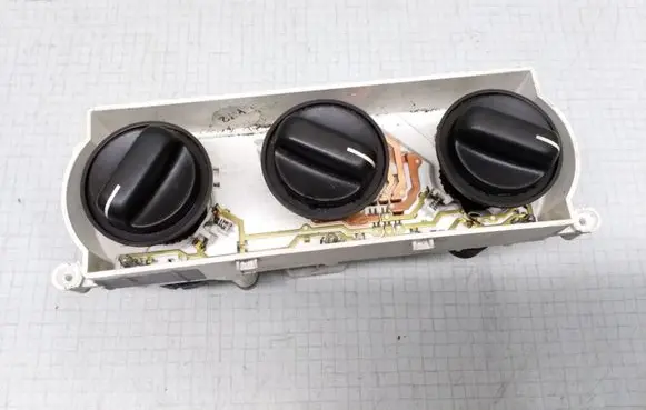 Opel Vectra B Climate control unit 6081F1A