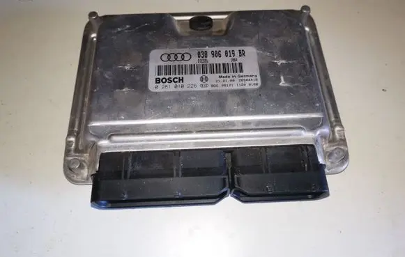 Audi A4 S4 B5 8D Engine control unit/module 038906019BR 0281010226