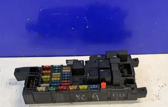 Volvo V70 Fuse module 8678449