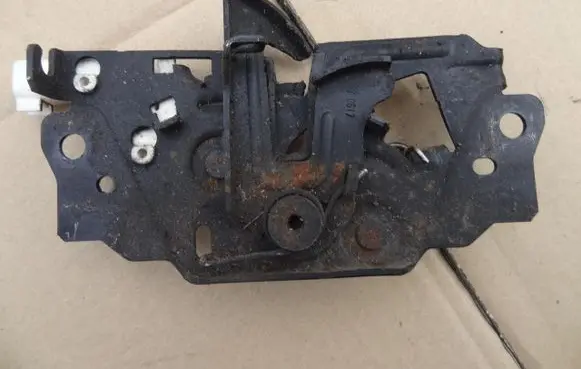 Ford Focus Engine bonnet/hood lock/catch BM5A16700AG