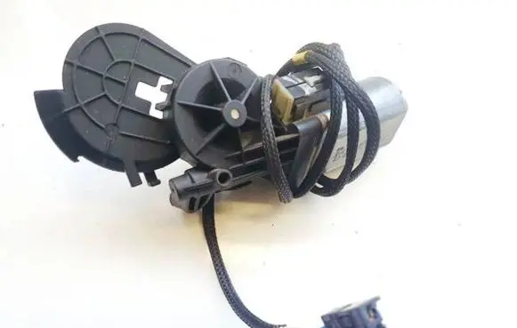 Mercedes-Benz C W203 Seat adjustment motor 0390201940 a2038202042