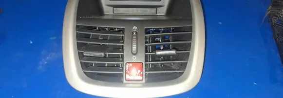 Peugeot 207 Dashboard air vent grill cover trim 