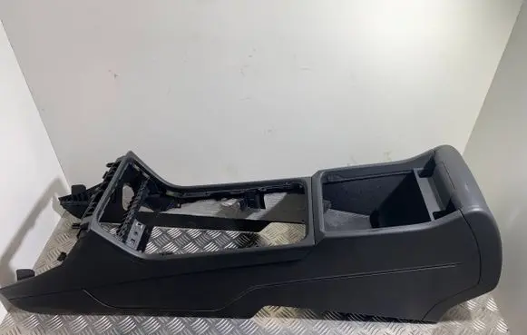 Volkswagen Touareg II Center console 7P1863243