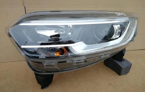 Renault Kadjar Headlight/headlamp 260602051R