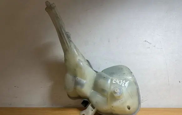 Mercedes-Benz S W221 Coolant expansion tank/reservoir 2215000349 C4381