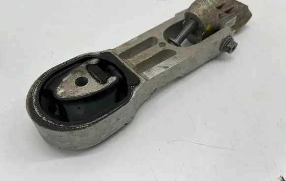 Opel Vivaro Engine mounting bracket 9830282480