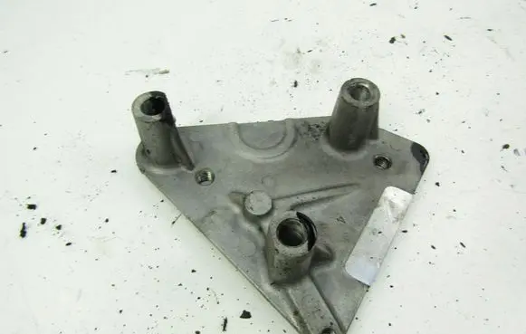 Opel Astra H Engine mounting bracket 