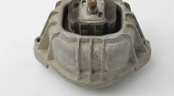 BMW 1 E81 E87 Engine mount bracket 13981112