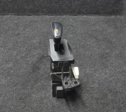 Lexus CT 200H Gear shifter/selector 75C833