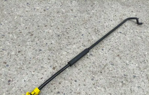 Chrysler Pacifica Engine bonnet/hood prop rod/strut 