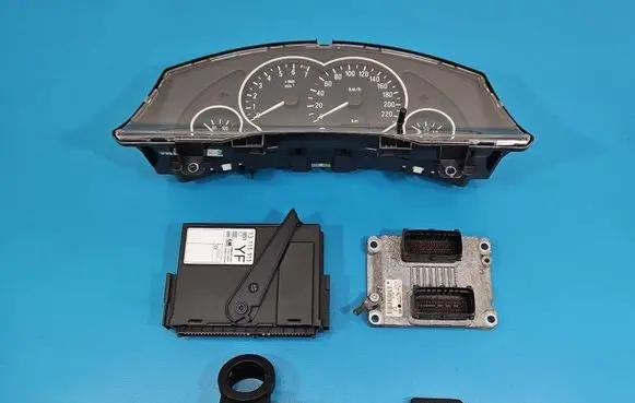 Opel Meriva A Engine control unit/module ECU 55353613 IMPRK1559848