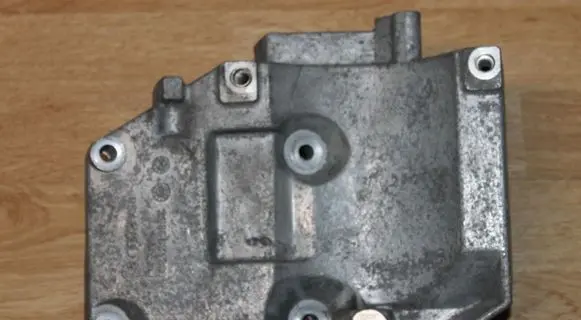 Volkswagen PASSAT B5.5 A/C compressor mount bracket 038260885C