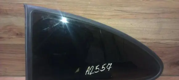 Renault Megane I Rear side window nenustayta