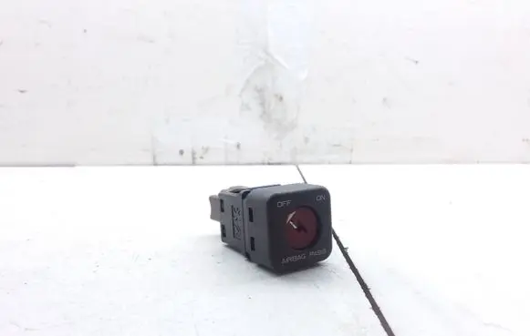 Passenger airbag on/off switch