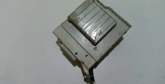 Lexus IS 220D-250-350 Fuse module 8273053022