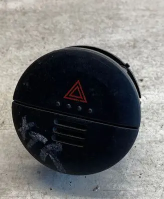 Nissan X-Trail T31 Hazard light switch 06016