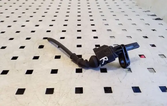 Volkswagen Touran I Front ABS sensor wiring 6E0973702