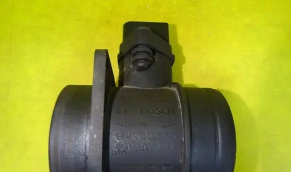 Skoda Octavia Mk2 (1Z) Mass air flow meter 038906461B 0281002531
