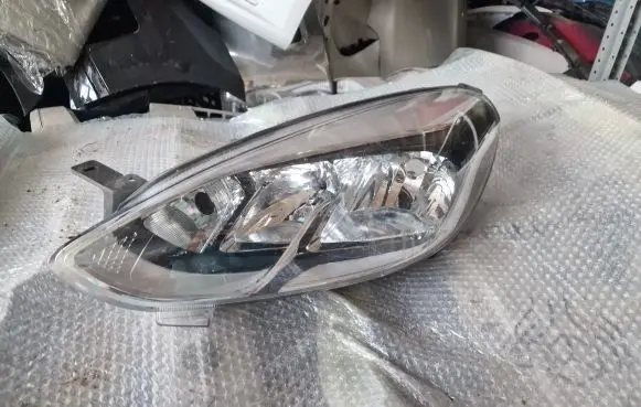 Ford Fiesta Headlight/headlamp H1BB13W030AD