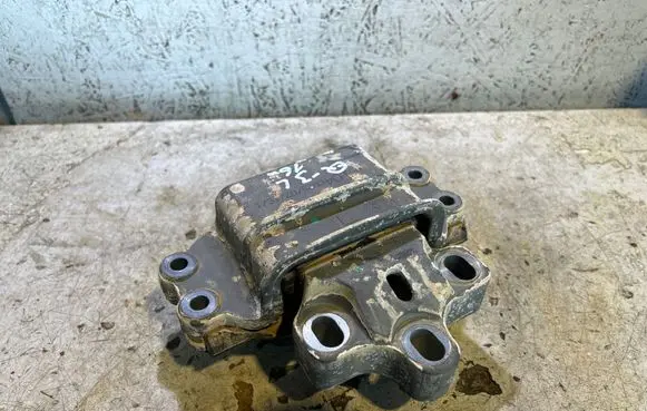 Audi Q3 8U Engine mount bracket 8J0199555 AULAG