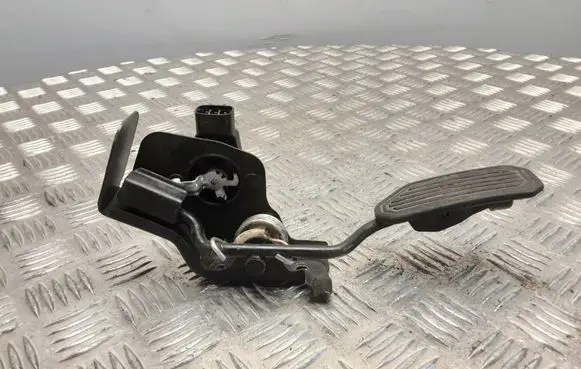 Toyota Avensis T250 Accelerator throttle pedal