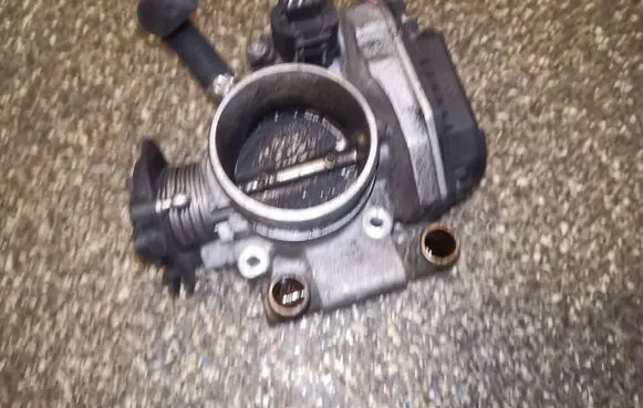 Audi A4 S4 B5 8D Throttle valve 058133063