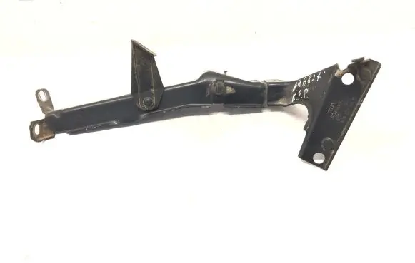 Audi A4 S4 B8 8K Fender mounting bracket 8K0821135B