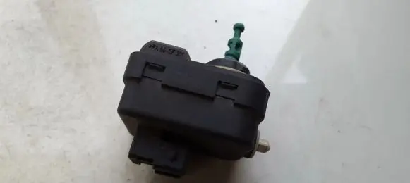 Volvo S80 Headlight level adjustment motor 