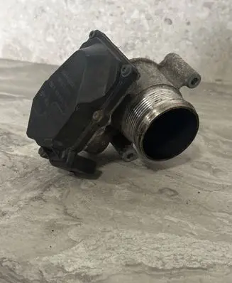 Volkswagen PASSAT B7 Throttle valve 03L128063R A2C31762900 1207120108