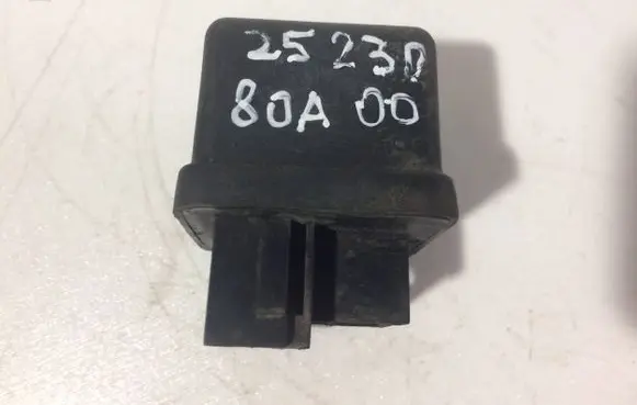 Nissan Patrol 260 Glow plug pre-heat relay 2523080A00