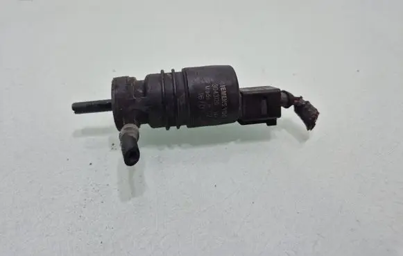 Honda Civic Windscreen/windshield washer pump 3043126