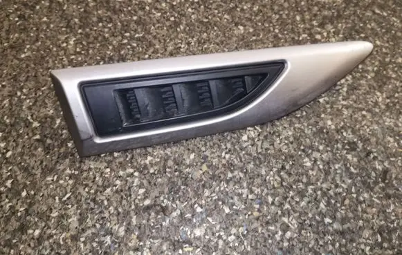 Chevrolet Captiva Fender grill 95027407