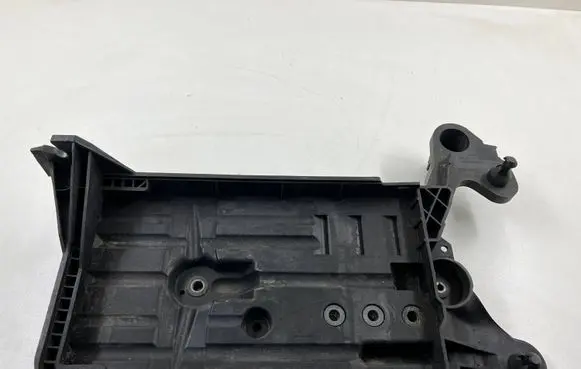 Volkswagen Golf VII Battery tray 5Q0915331K