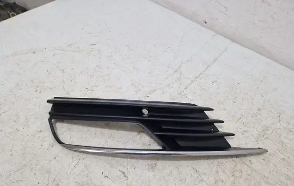 Audi A3 S3 8V Front bumper lower grill 8V5807681A