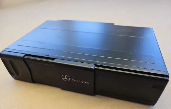 Mercedes-Benz SL R230 CD/DVD changer A2038703389 2038703389 A0028206289