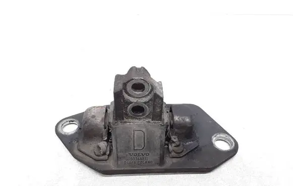 Volvo XC90 Engine mount bracket 30748811
