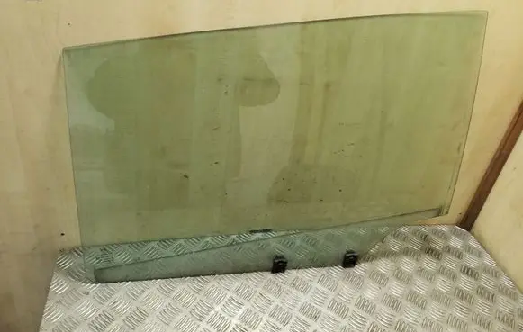 Peugeot 5008 Rear door window glass