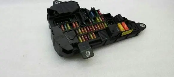 BMW 5 E60 E61 Fuse module 6906588