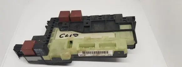 Renault Clio III Fuse module 7700411319C