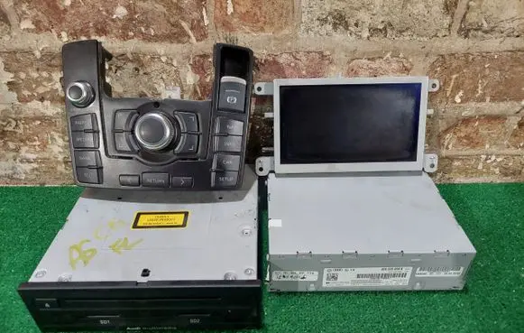 Audi A6 S6 C6 4F Sound amplifier