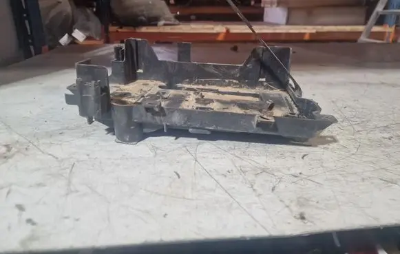 Buick Encore I Battery box tray 42334926