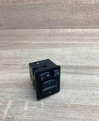 Toyota Avensis Verso Wing mirror switch 769747A 183575