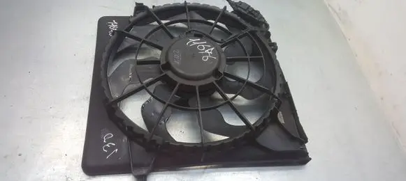 Hyundai i30 Radiator cooling fan shroud