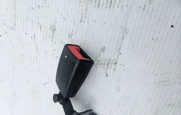 BMW X5 E70 Rear seatbelt buckle 6080313 7171197