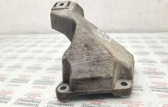 Engine mounting bracket