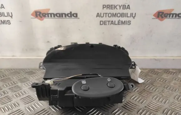 Toyota Yaris Speedometer (instrument cluster) 8380052120 4573000147
