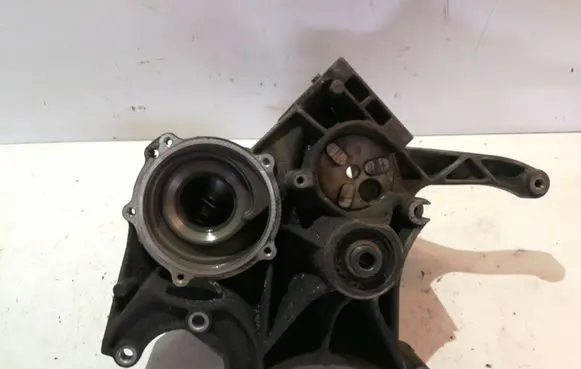 Volkswagen PASSAT B5 Generator/alternator bracket 028903143AF