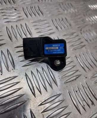 Opel Zafira B Air pressure sensor 0281002437 0612211BU3