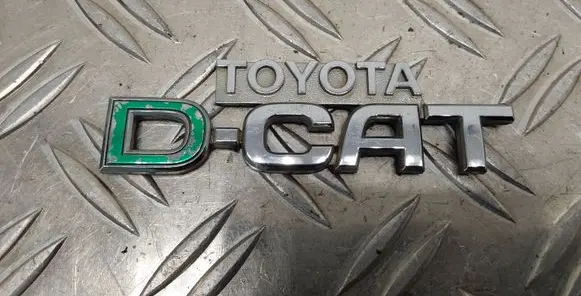 Toyota Avensis T270 Fender model badge letters 