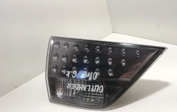 Tailgate rear/tail lights